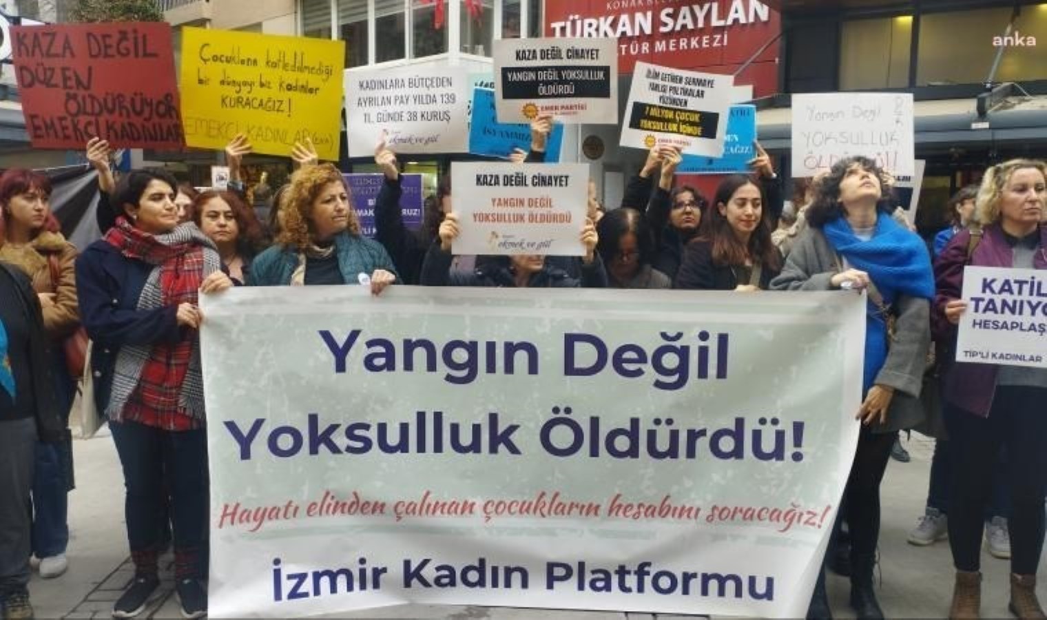 İzmir Kadın Platformu’ndan 5 kardeşin hayatını kaybetmesiyle ilgili tepki: Sorumlusu sizsiniz, yaratılan ölüm düzeni